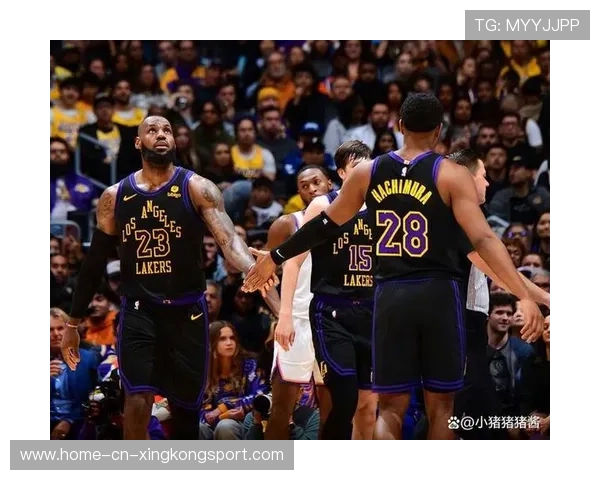 湖人主场取胜，詹姆斯三双创纪录，詹姆斯三双湖人大胜 视频